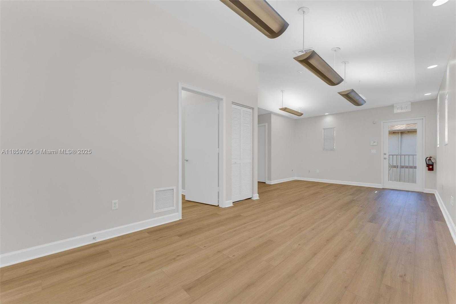 Small Image of 124 NORTH SWINTON AVE #B, Delray Beach Number 11