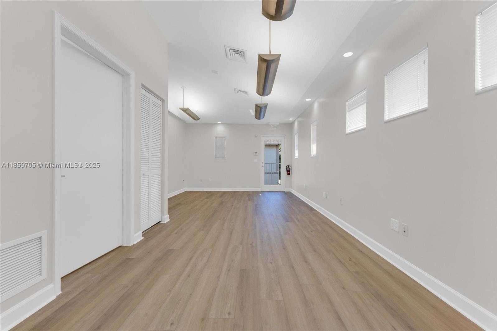 Small Image of 124 NORTH SWINTON AVE #B, Delray Beach Number 15