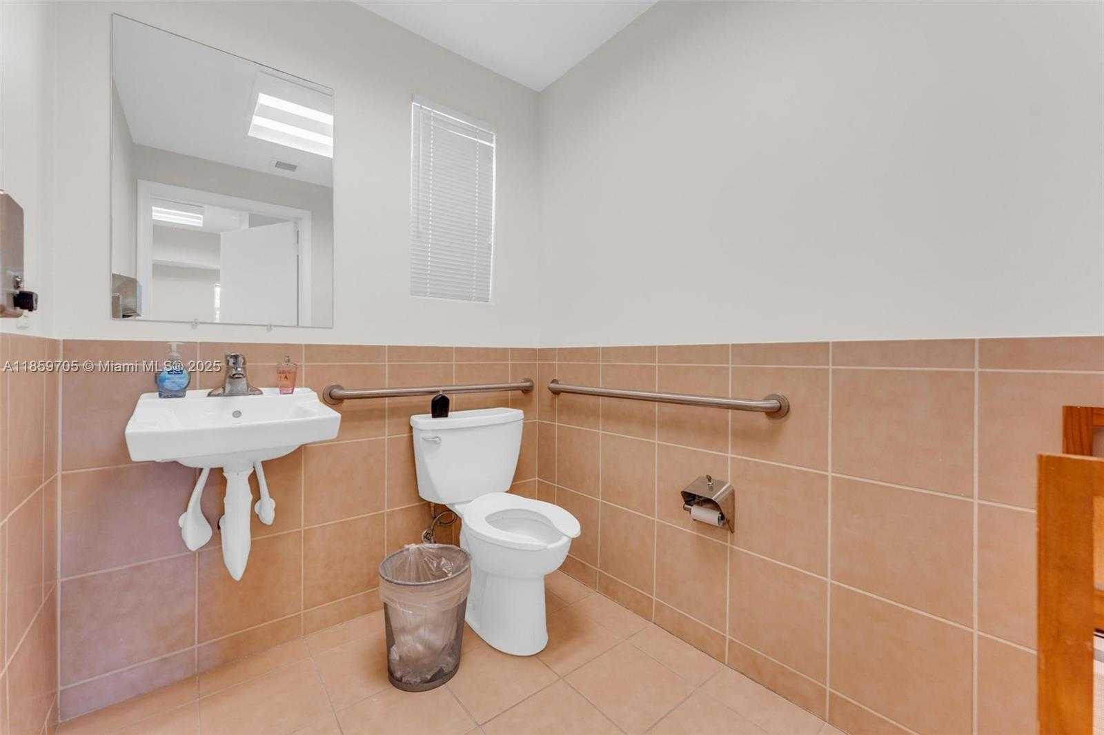 Small Image of 124 NORTH SWINTON AVE #B, Delray Beach Number 20