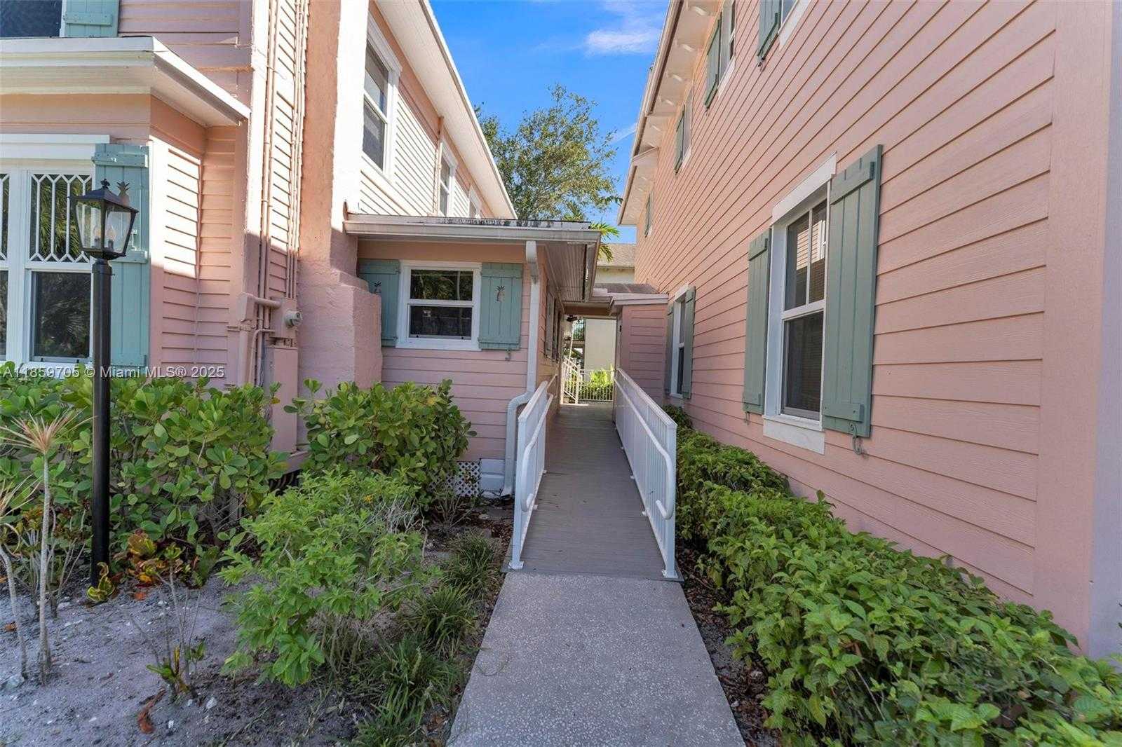 Small Image of 124 NORTH SWINTON AVE #B, Delray Beach Number 23