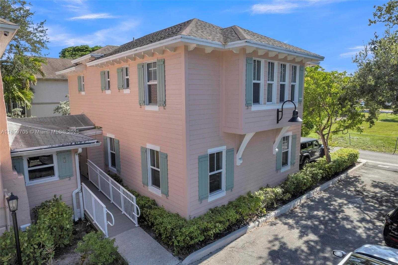 Small Image of 124 NORTH SWINTON AVE #B, Delray Beach Number 25