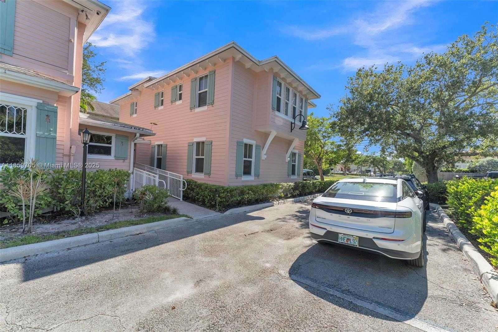 Small Image of 124 NORTH SWINTON AVE #B, Delray Beach Number 5