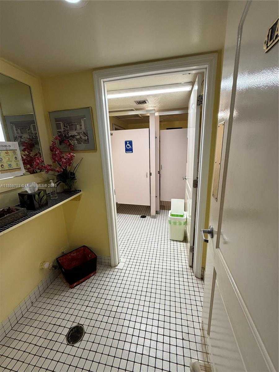 Small Image of 1902 HARRISON ST, Hollywood Number 12