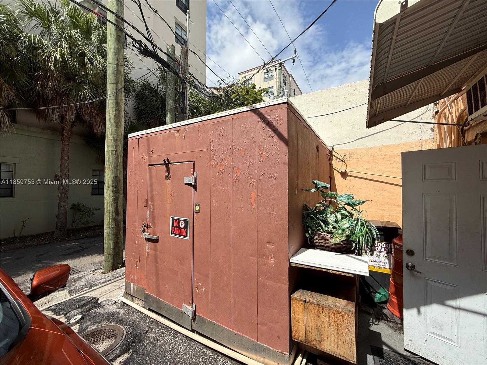Small Image of 1902 HARRISON ST, Hollywood Number 19