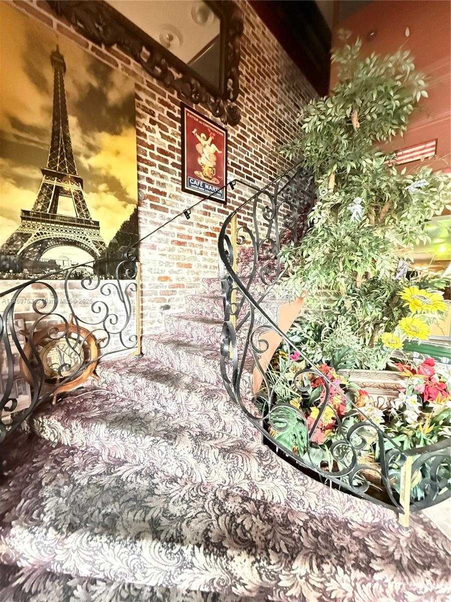 Small Image of 1902 HARRISON ST, Hollywood Number 9