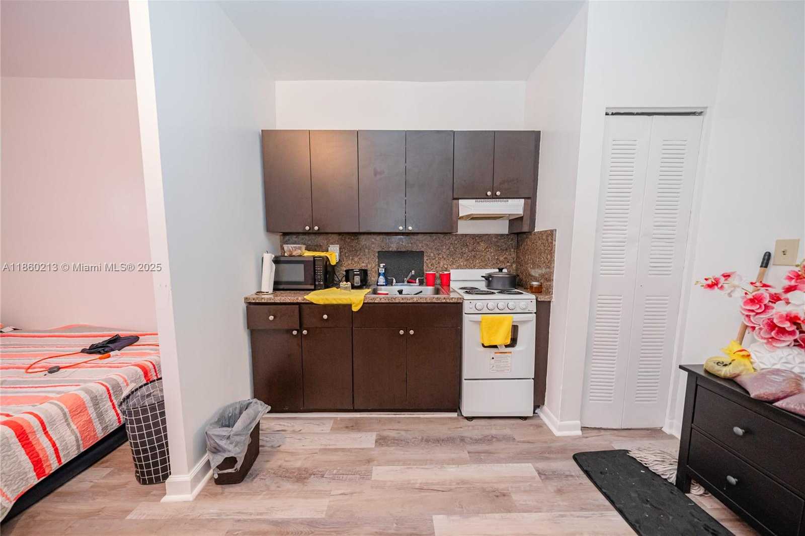 Small Image of 1274 WEST FLAGLER ST, Miami Number 14