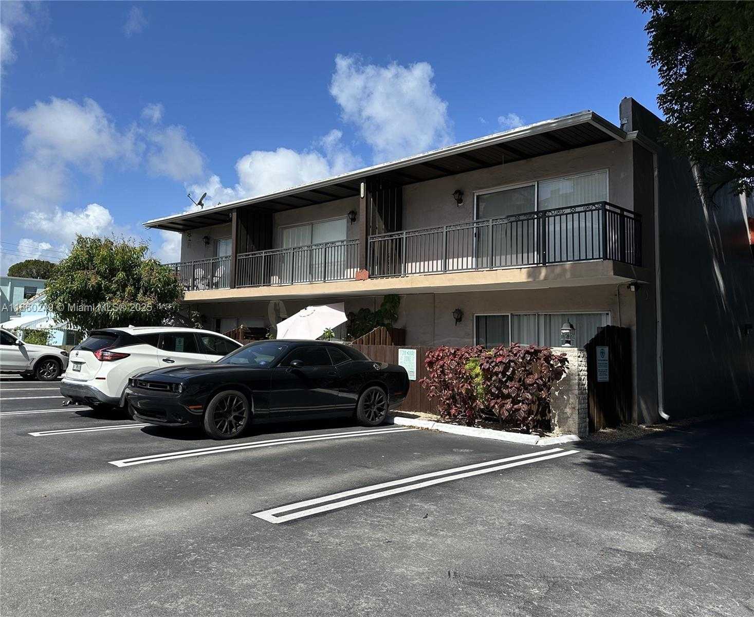 Small Image of 2313 NORTH EAST 2ND ST, Pompano Beach Number 3