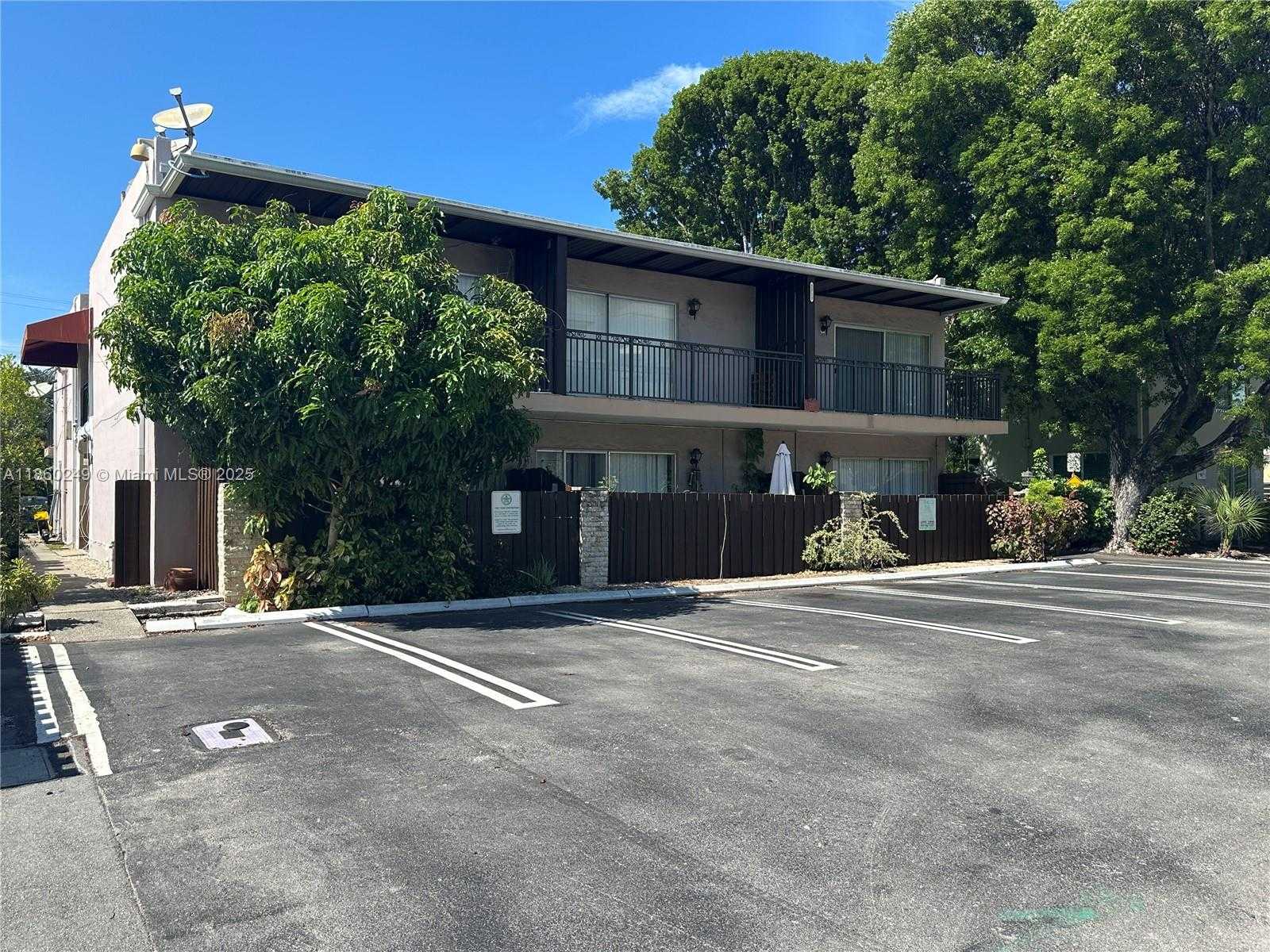Small Image of 2313 NORTH EAST 2ND ST, Pompano Beach Number 5