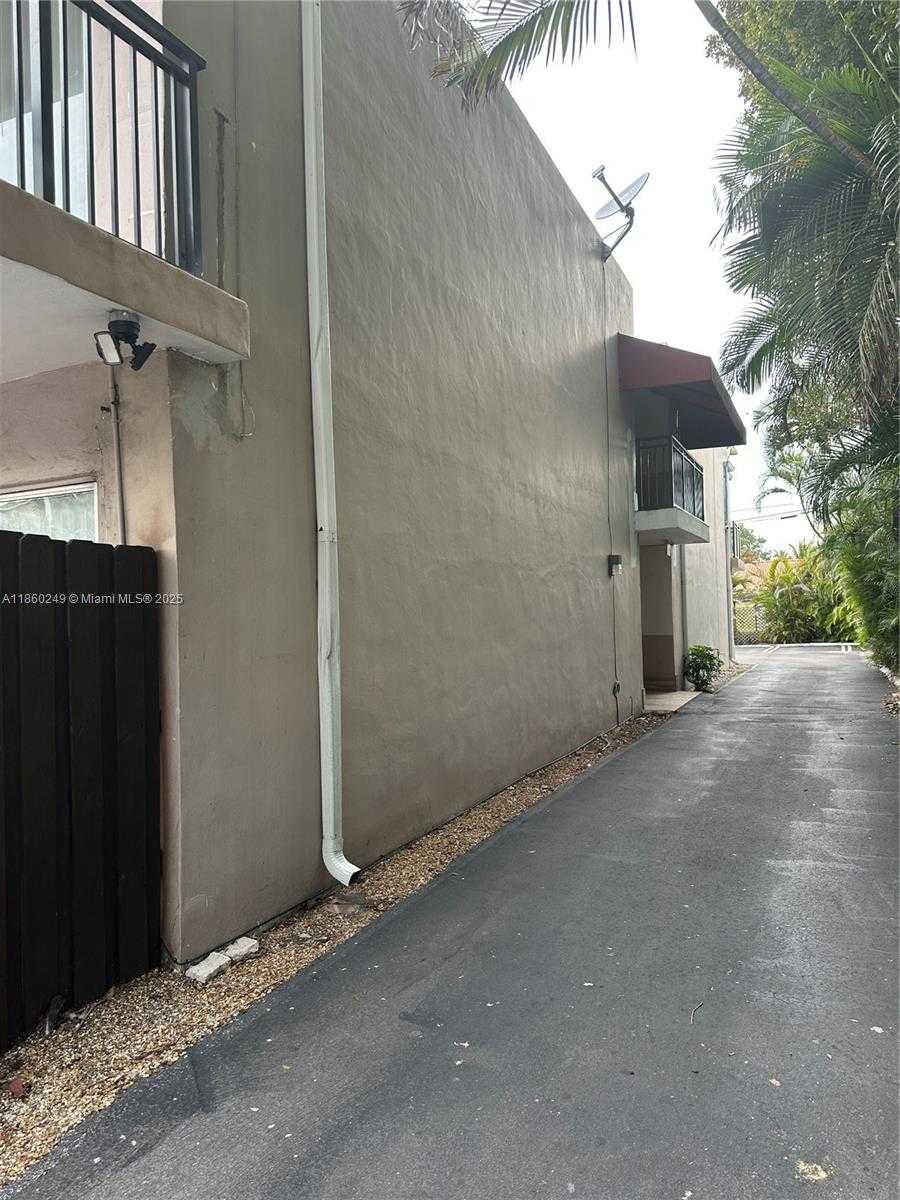 Small Image of 2313 NORTH EAST 2ND ST, Pompano Beach Number 8