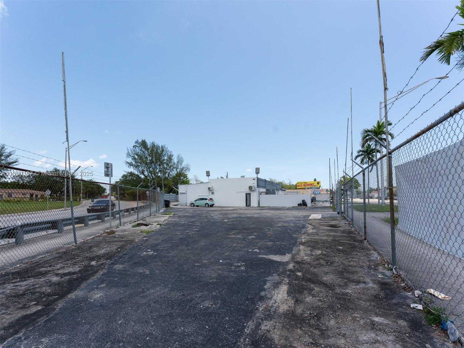 Small Image of 1321 NORTH WEST 79TH ST #1321-1, Miami Number 7