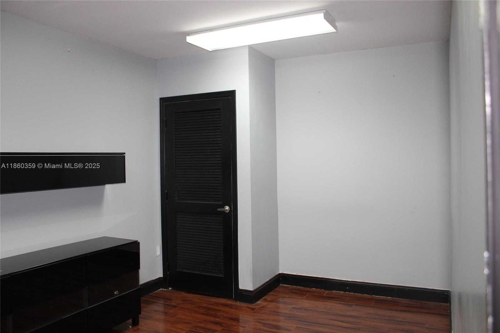 Small Image of Miami Lakes Number 6
