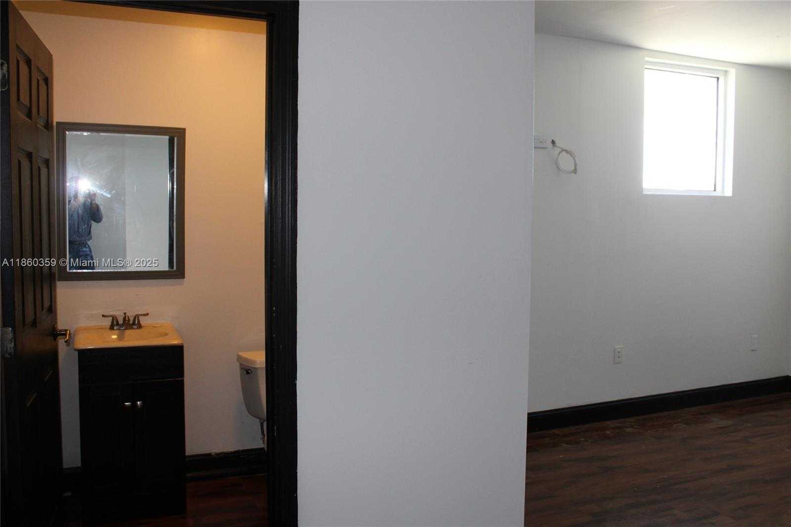 Small Image of Miami Lakes Number 9