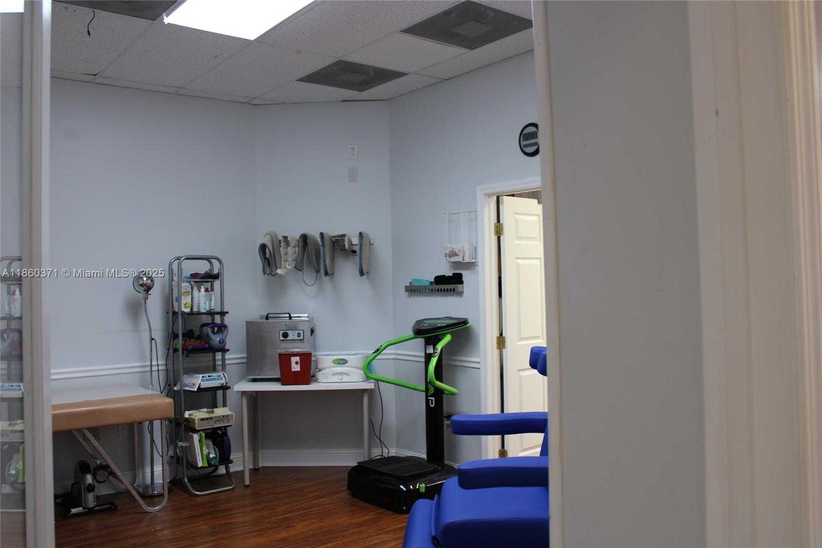 Small Image of Miami Lakes Number 6