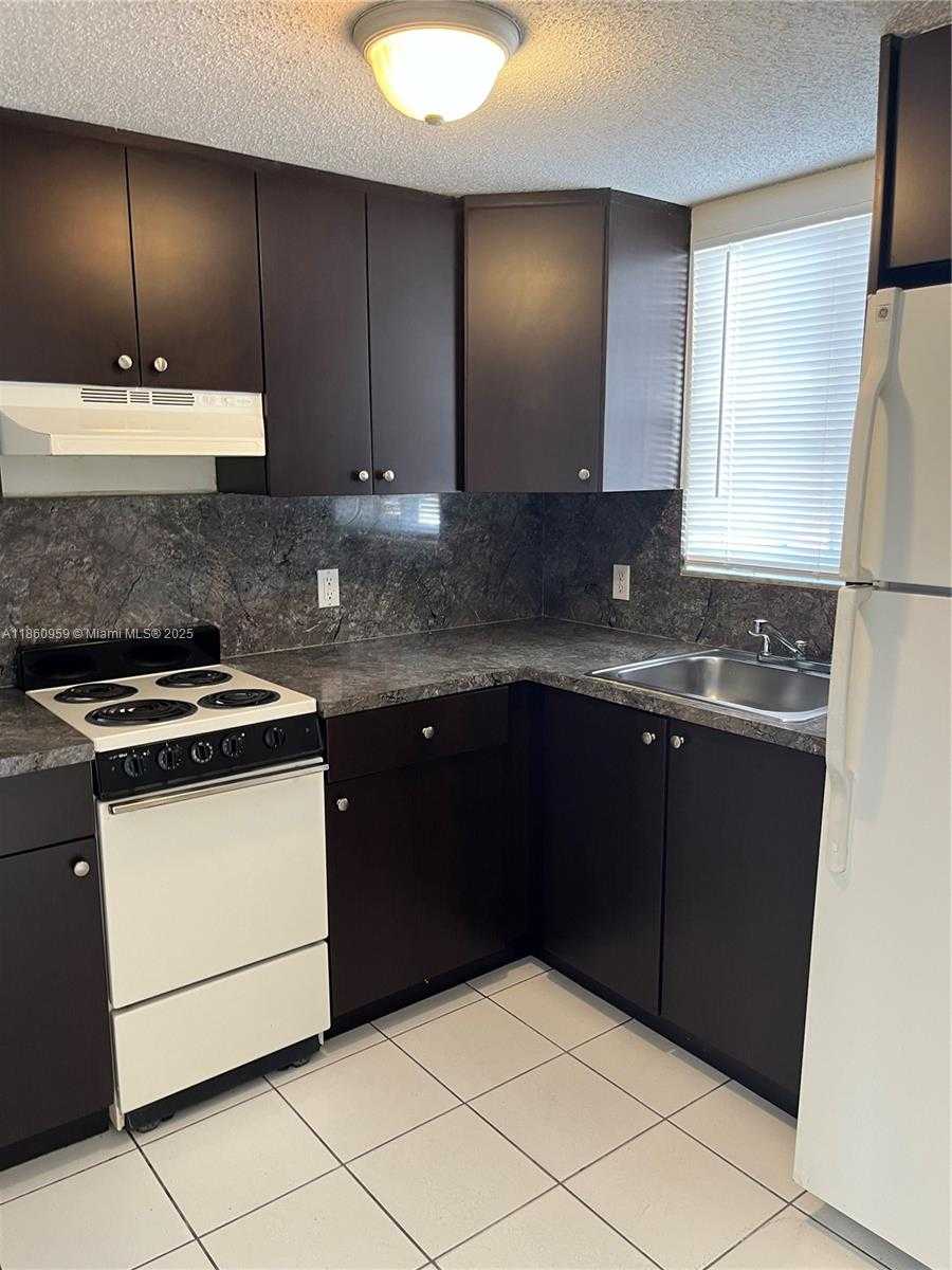 Small Image of 126 SOUTH WEST 21ST AVE, Miami Number 13