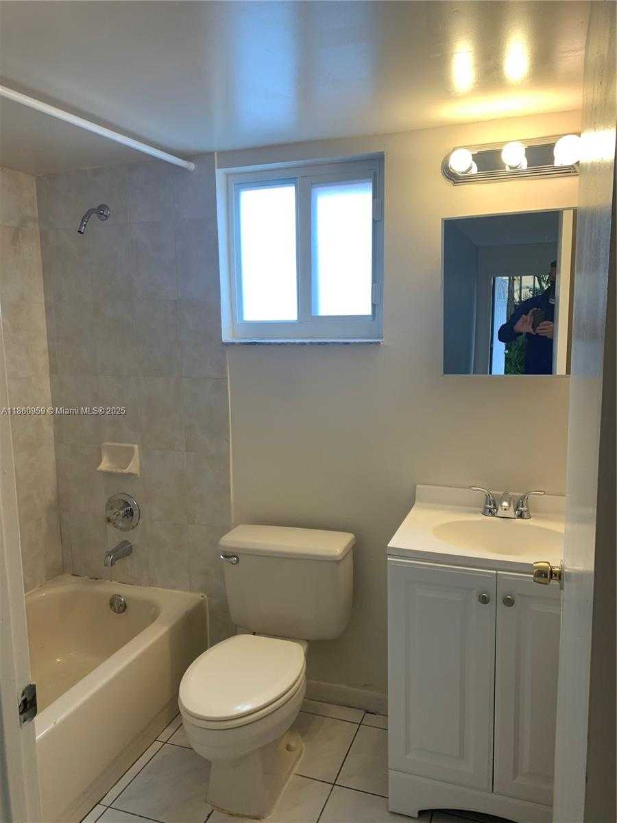 Small Image of 126 SOUTH WEST 21ST AVE, Miami Number 4