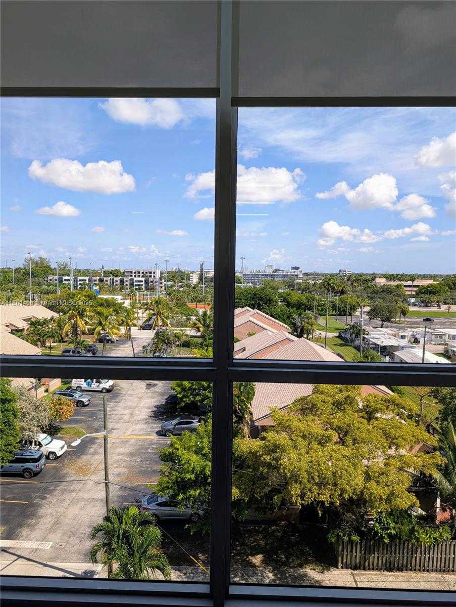Small Image of 800 SOUTH EAST 4TH AVE #509, Hallandale Beach Number 3