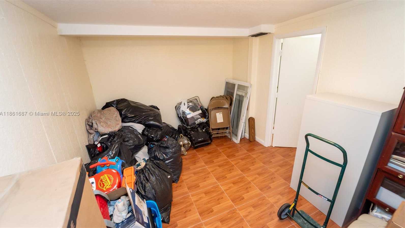 Small Image of 10822 NORTH WEST 7TH AVE, Miami Number 16