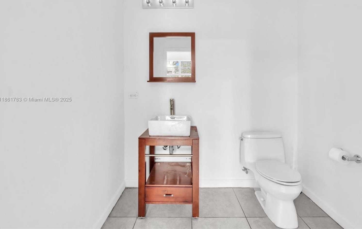 Small Image of 410 EVERNIA ST #113, West Palm Beach Number 13