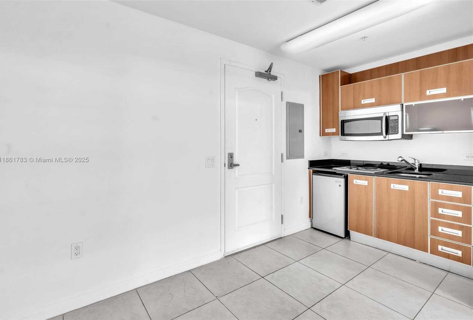 Small Image of 410 EVERNIA ST #113, West Palm Beach Number 15
