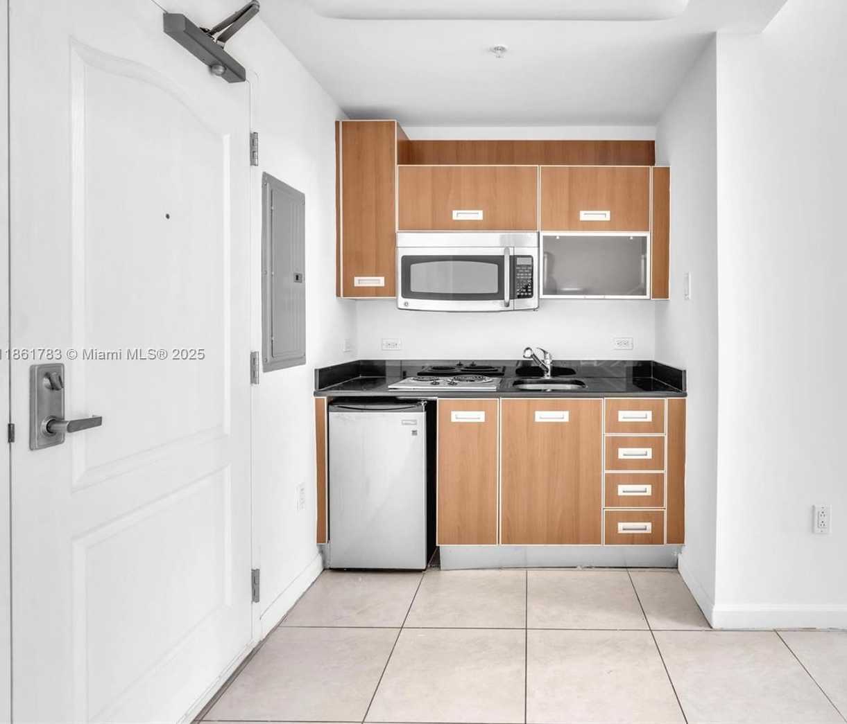 Small Image of 410 EVERNIA ST #113, West Palm Beach Number 16