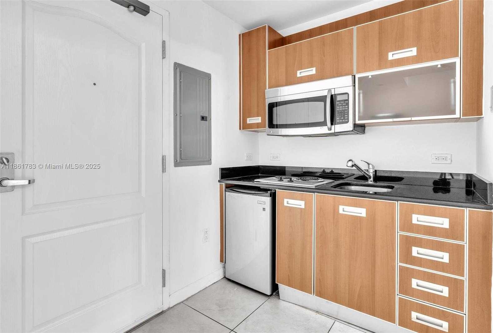 Small Image of 410 EVERNIA ST #113, West Palm Beach Number 18