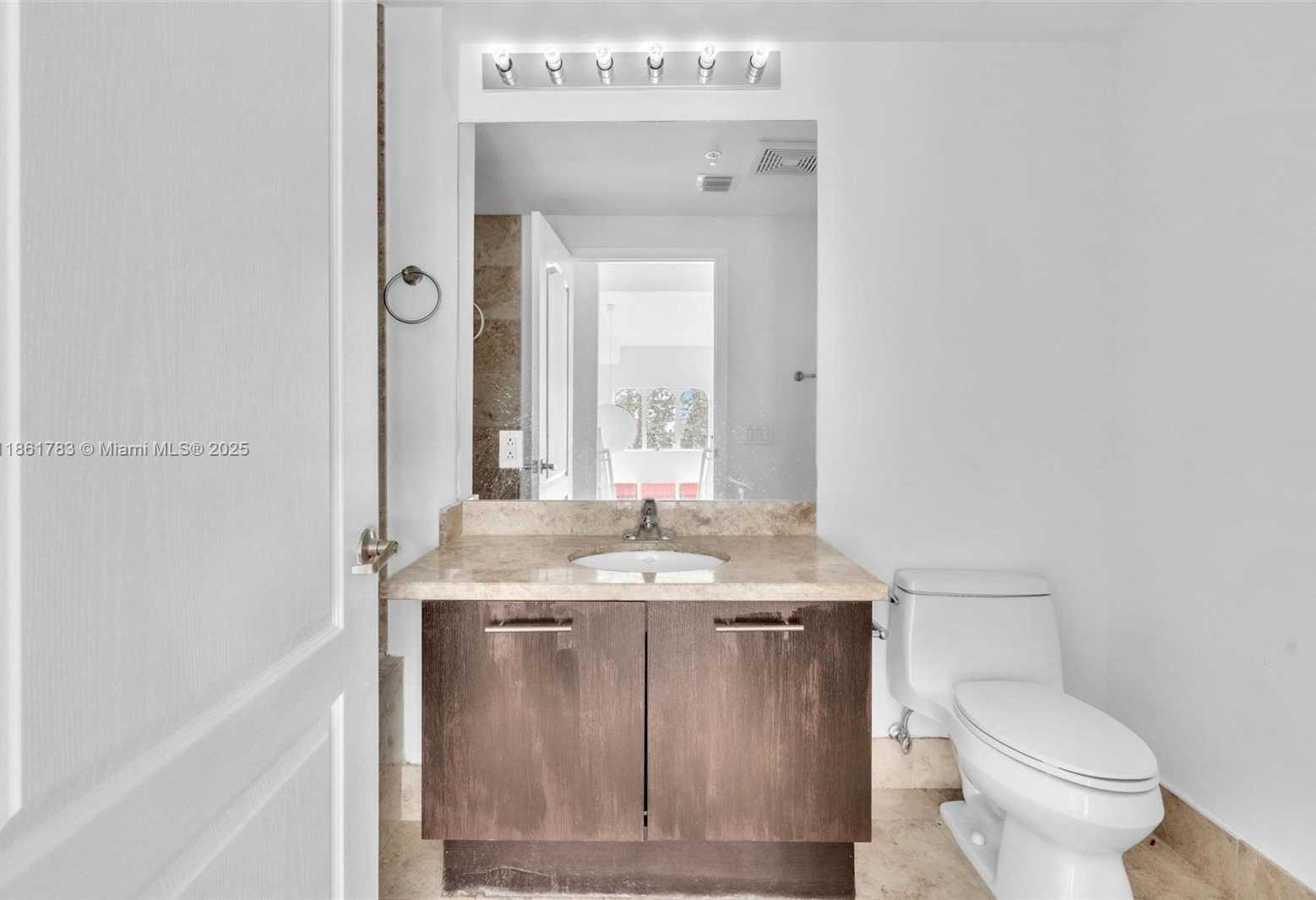 Small Image of 410 EVERNIA ST #113, West Palm Beach Number 21