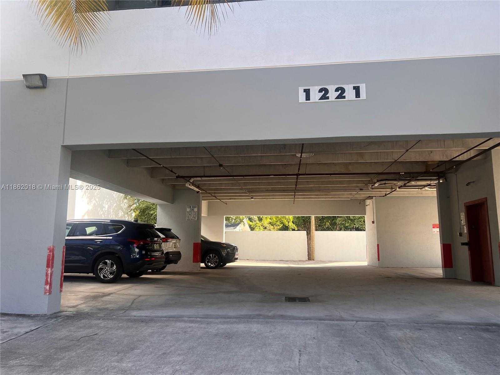 Small Image of 1221 SOUTH WEST 27TH AVE - 2ND FLOOR, Miami Number 3
