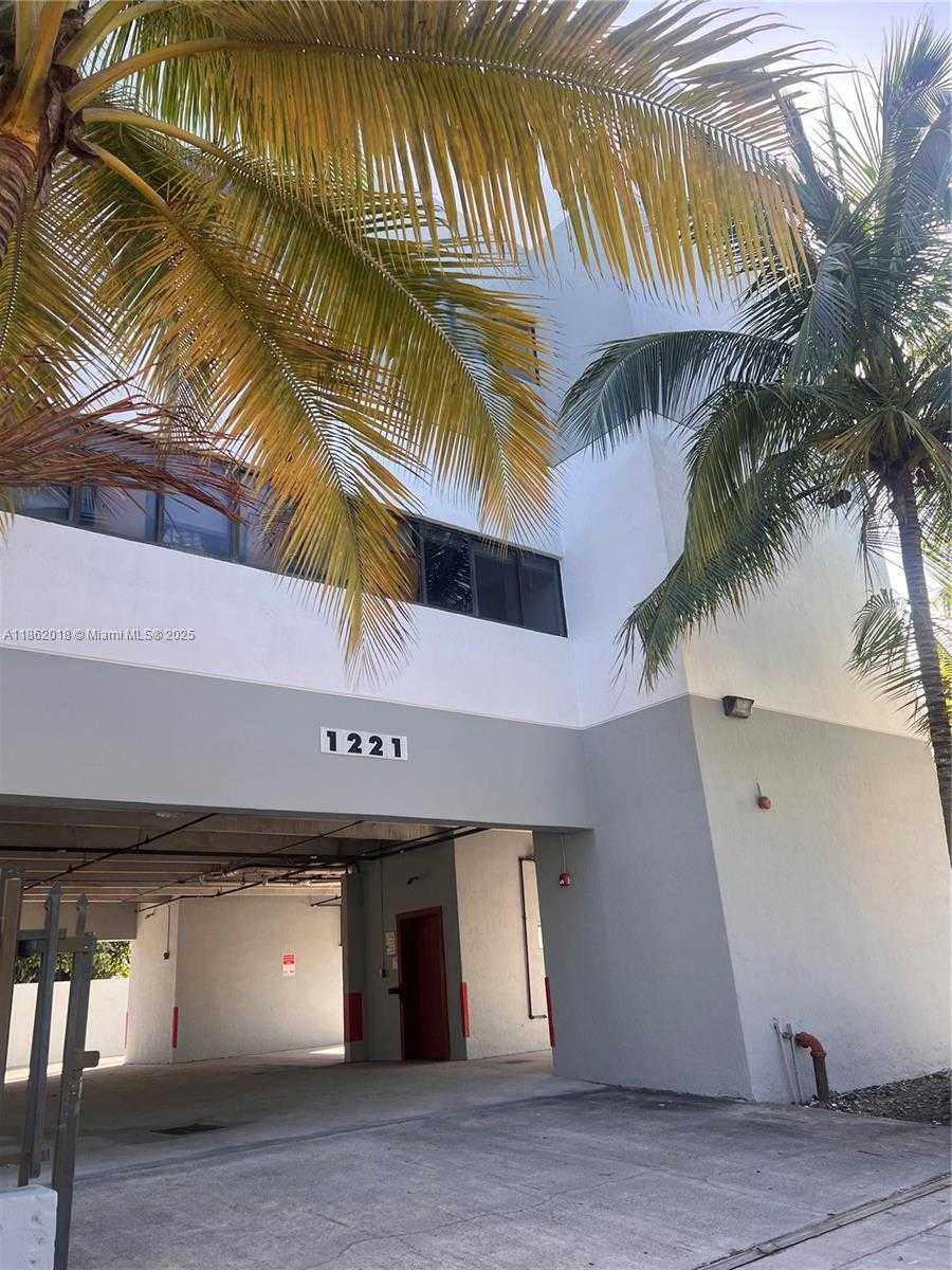 Small Image of 1221 SOUTH WEST 27TH AVE - 2ND FLOOR, Miami Number 5