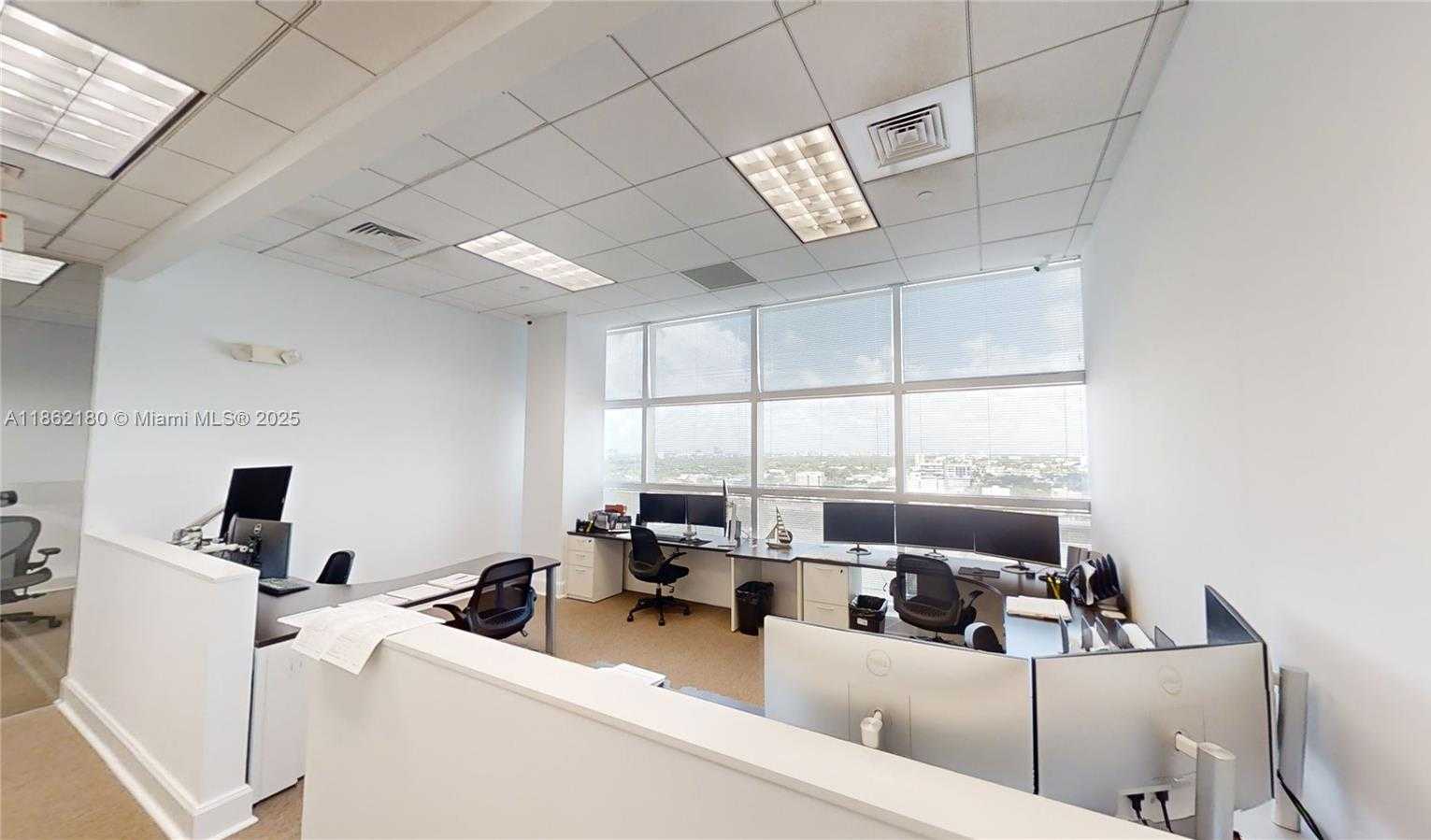 Small Image of 175 SE 7th St, Miami, FL 33131, USA Number 17