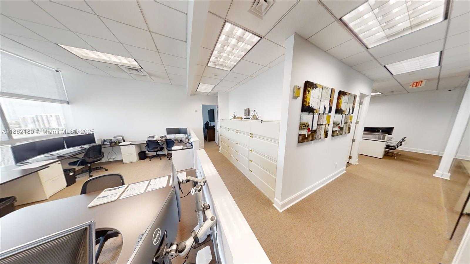Small Image of 175 SE 7th St, Miami, FL 33131, USA Number 4