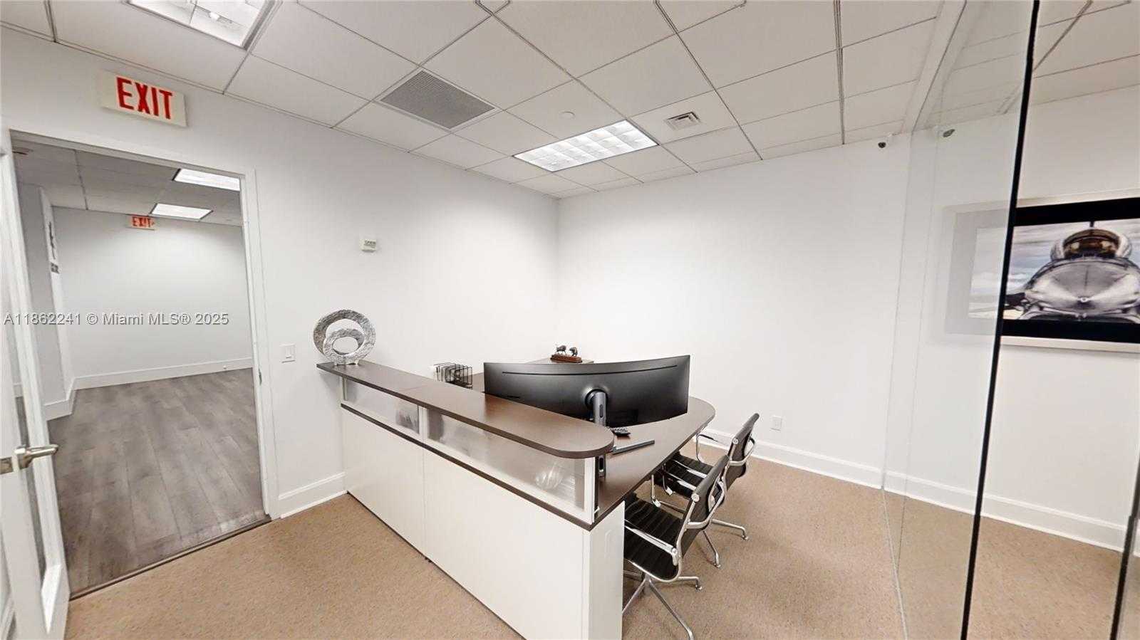 Small Image of 175 SE 7th St, Miami, FL 33131, USA Number 10