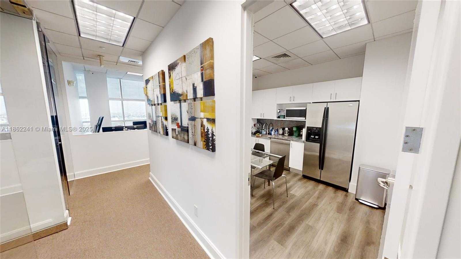 Small Image of 175 SE 7th St, Miami, FL 33131, USA Number 13