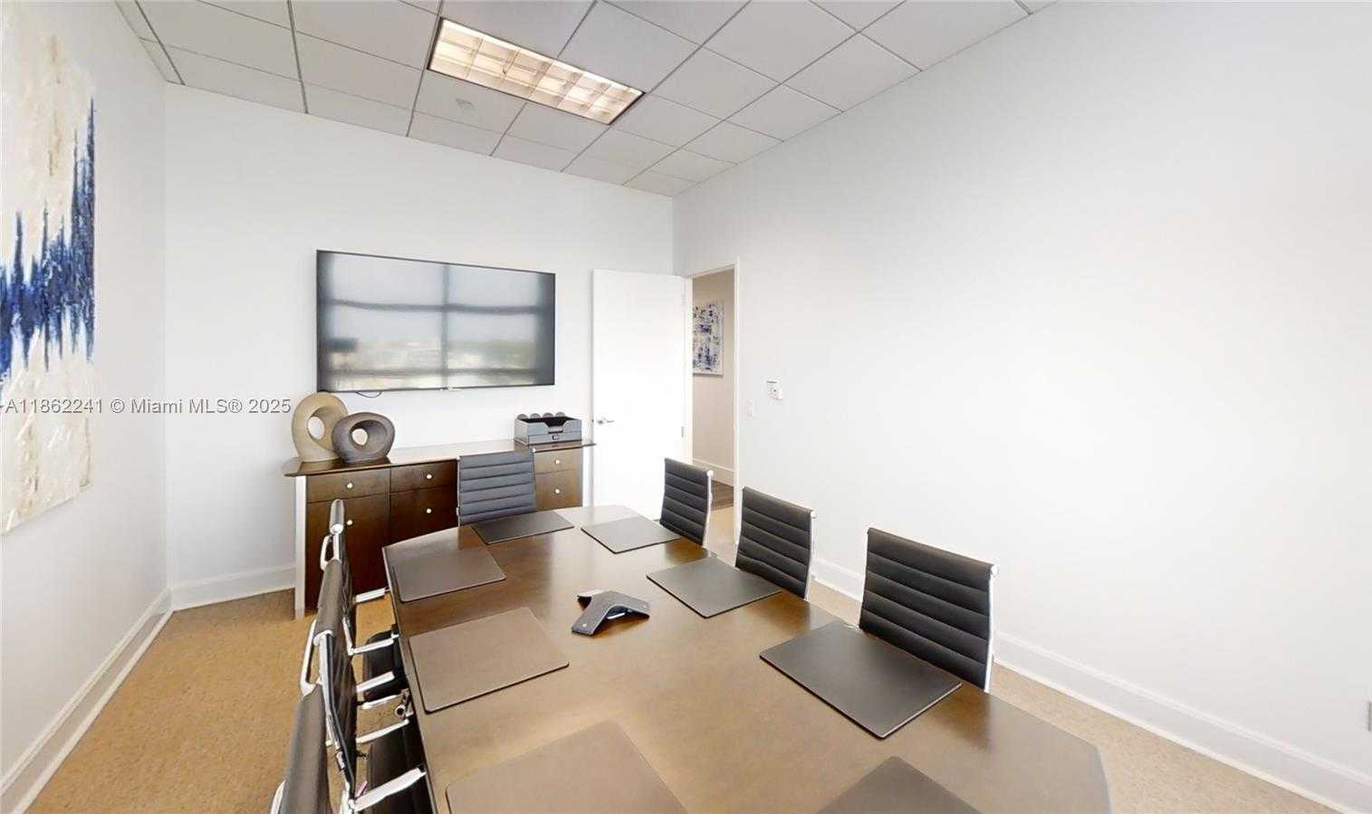 Small Image of 175 SE 7th St, Miami, FL 33131, USA Number 21