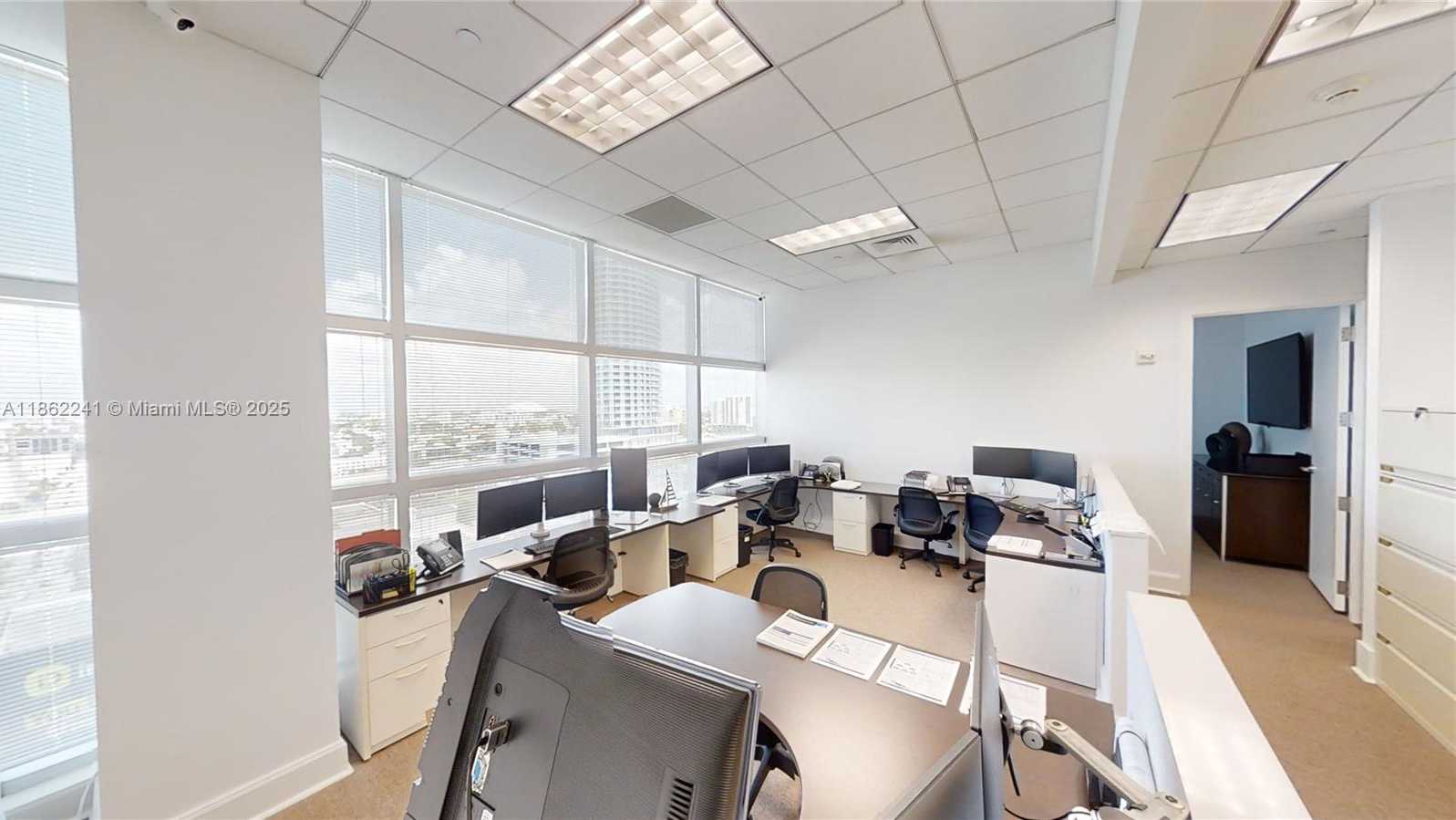 Small Image of 175 SE 7th St, Miami, FL 33131, USA Number 4