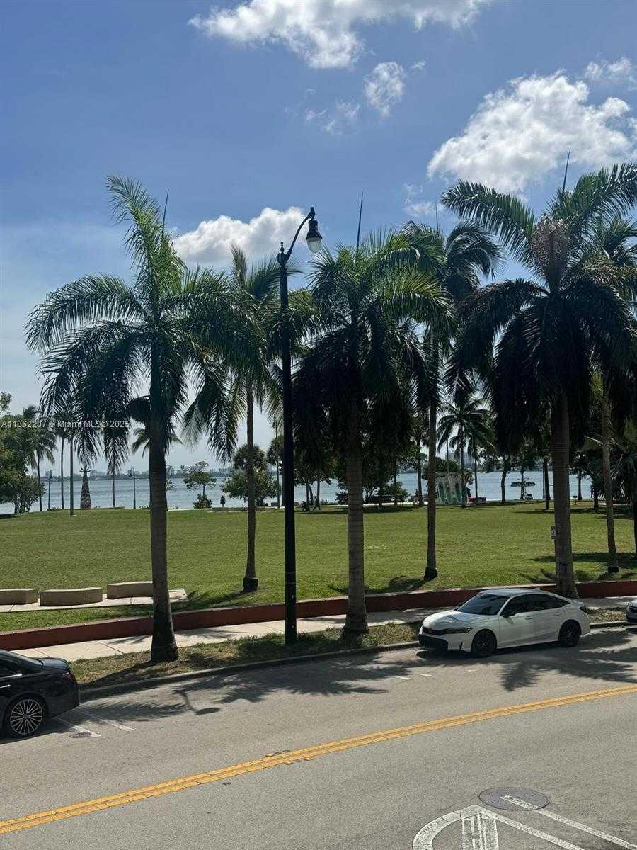 Small Image of 1900 NORTH BAYSHORE DR #1A, Miami Number 13