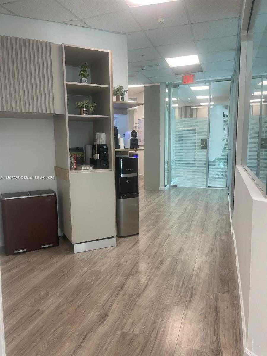 Small Image of 1900 NORTH BAYSHORE DR #1A, Miami Number 4