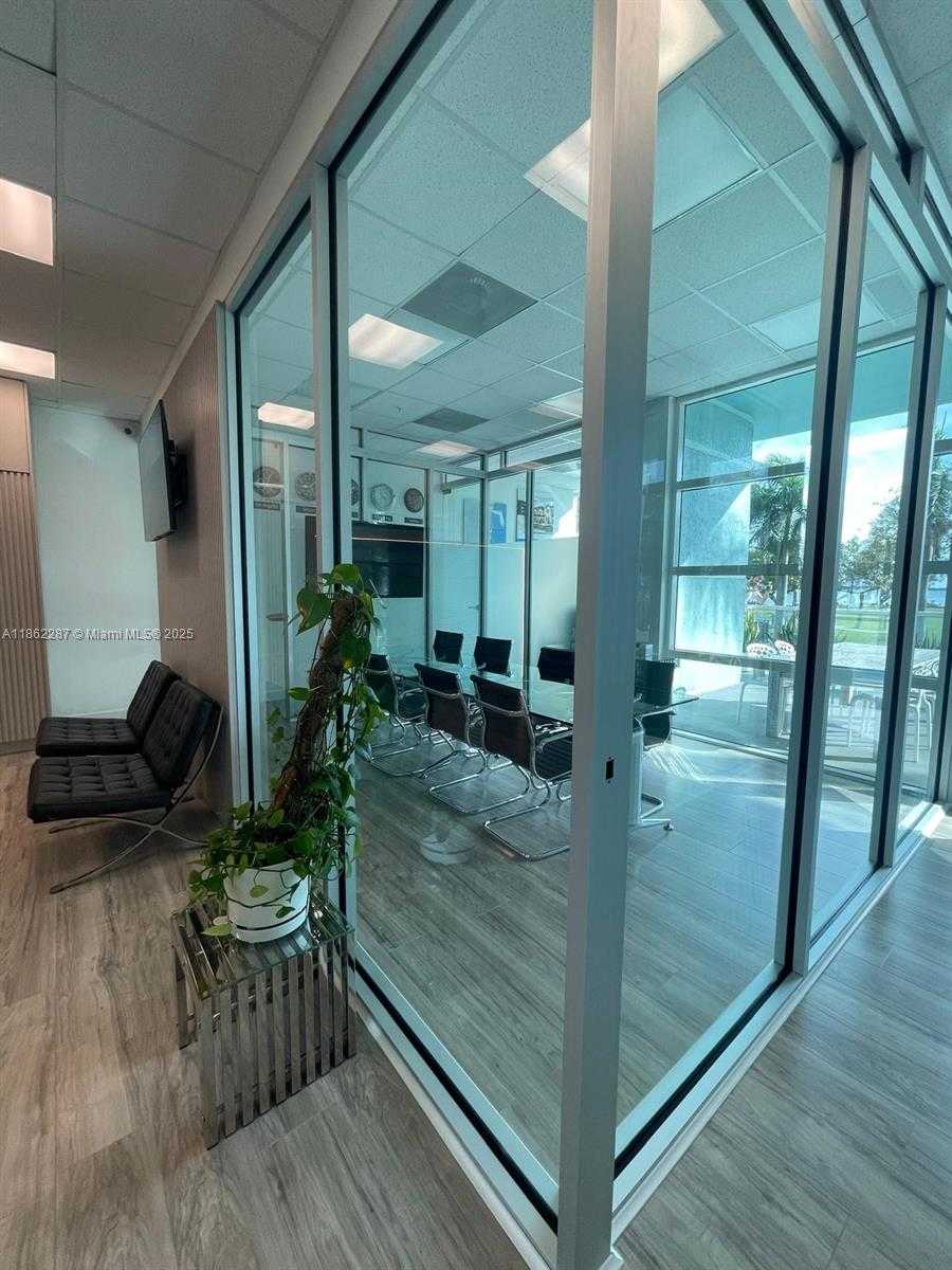 Small Image of 1900 NORTH BAYSHORE DR #1A, Miami Number 7