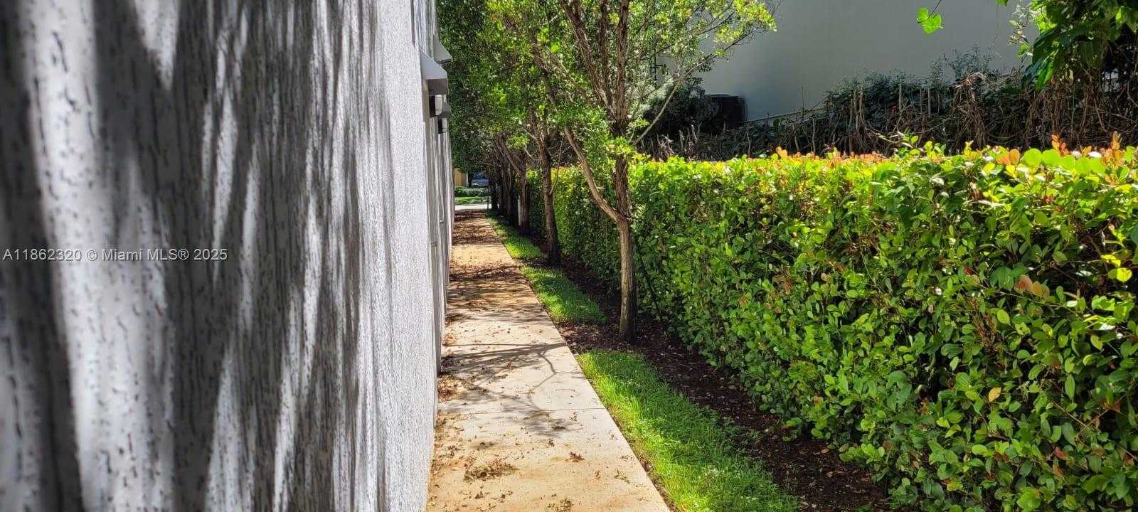 Small Image of 14900 SOUTH WEST 136TH ST #103, Miami Number 7