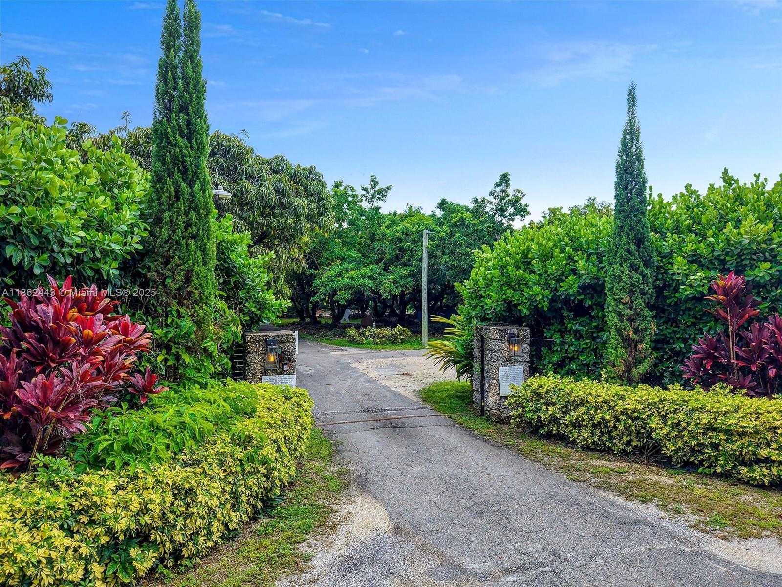 Small Image of 21601 SOUTH WEST 154TH AVE, Miami Number 2