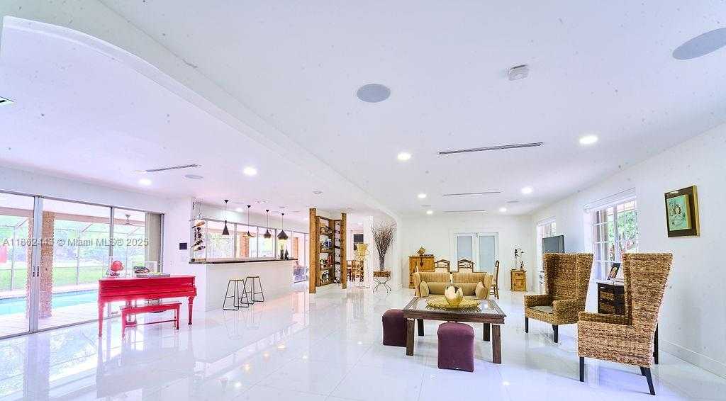 Small Image of 21601 SOUTH WEST 154TH AVE, Miami Number 3