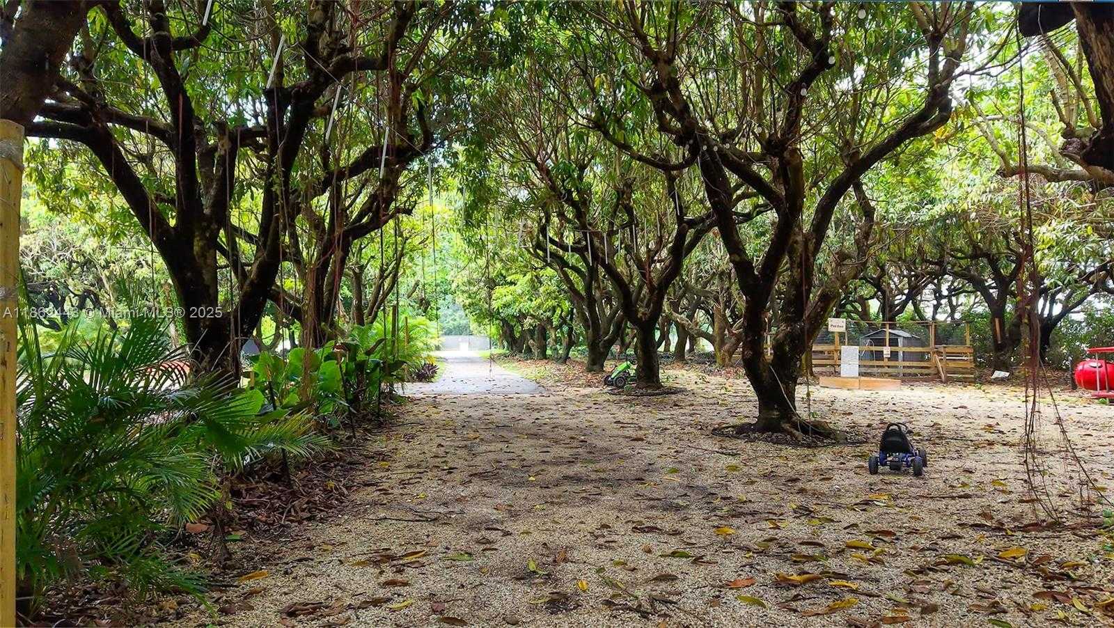 Small Image of 21601 SOUTH WEST 154TH AVE, Miami Number 31