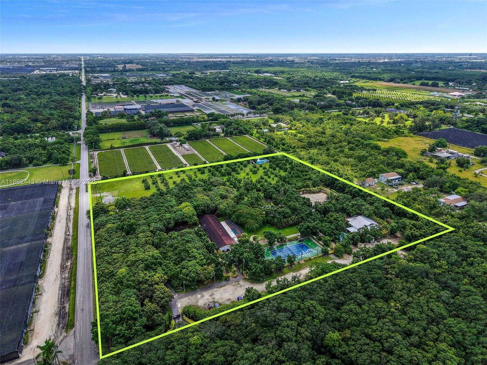 Small Image of 21601 SOUTH WEST 154TH AVE, Miami Number 36