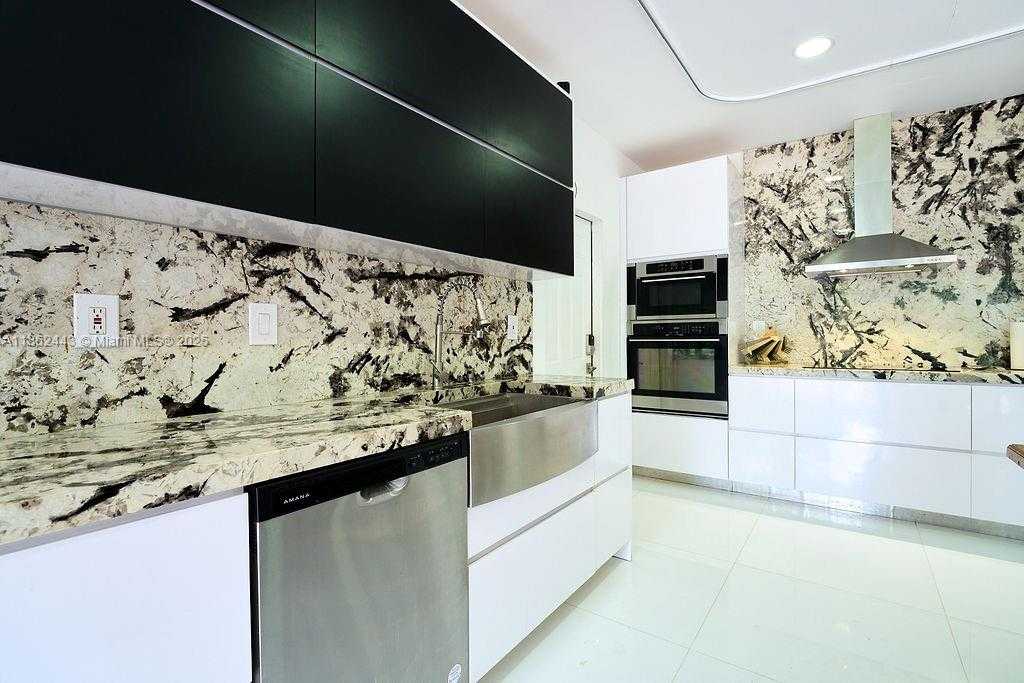 Small Image of 21601 SOUTH WEST 154TH AVE, Miami Number 8