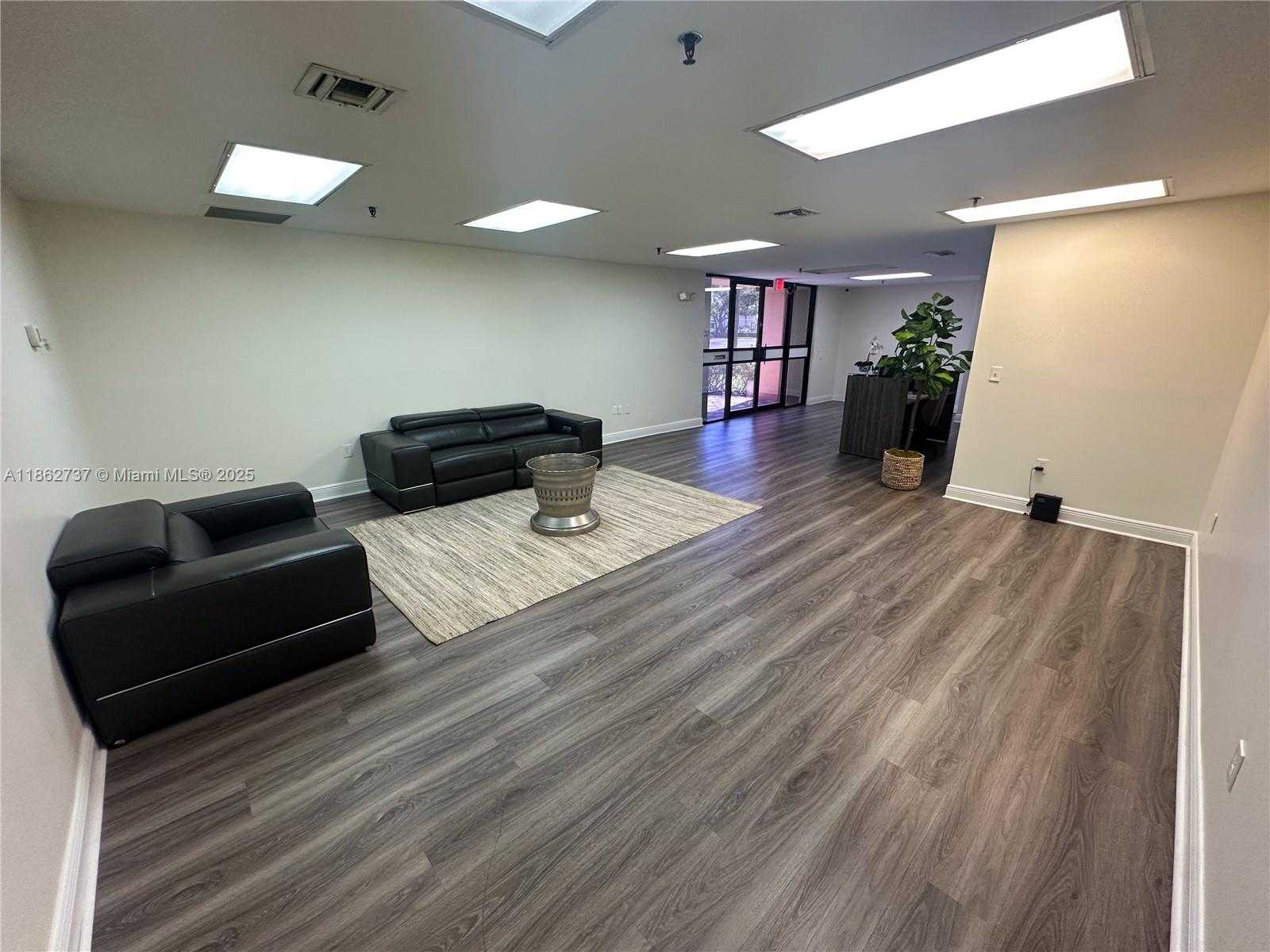 Small Image of Miami Lakes Number 4