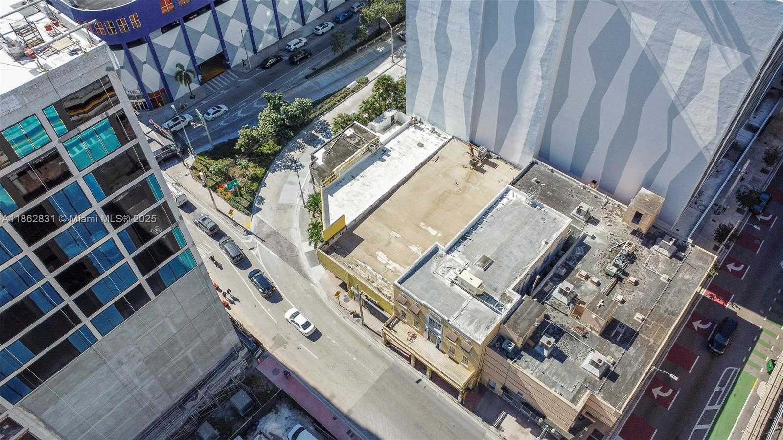 Small Image of 116 SOUTH MIAMI AVE, Miami Number 10