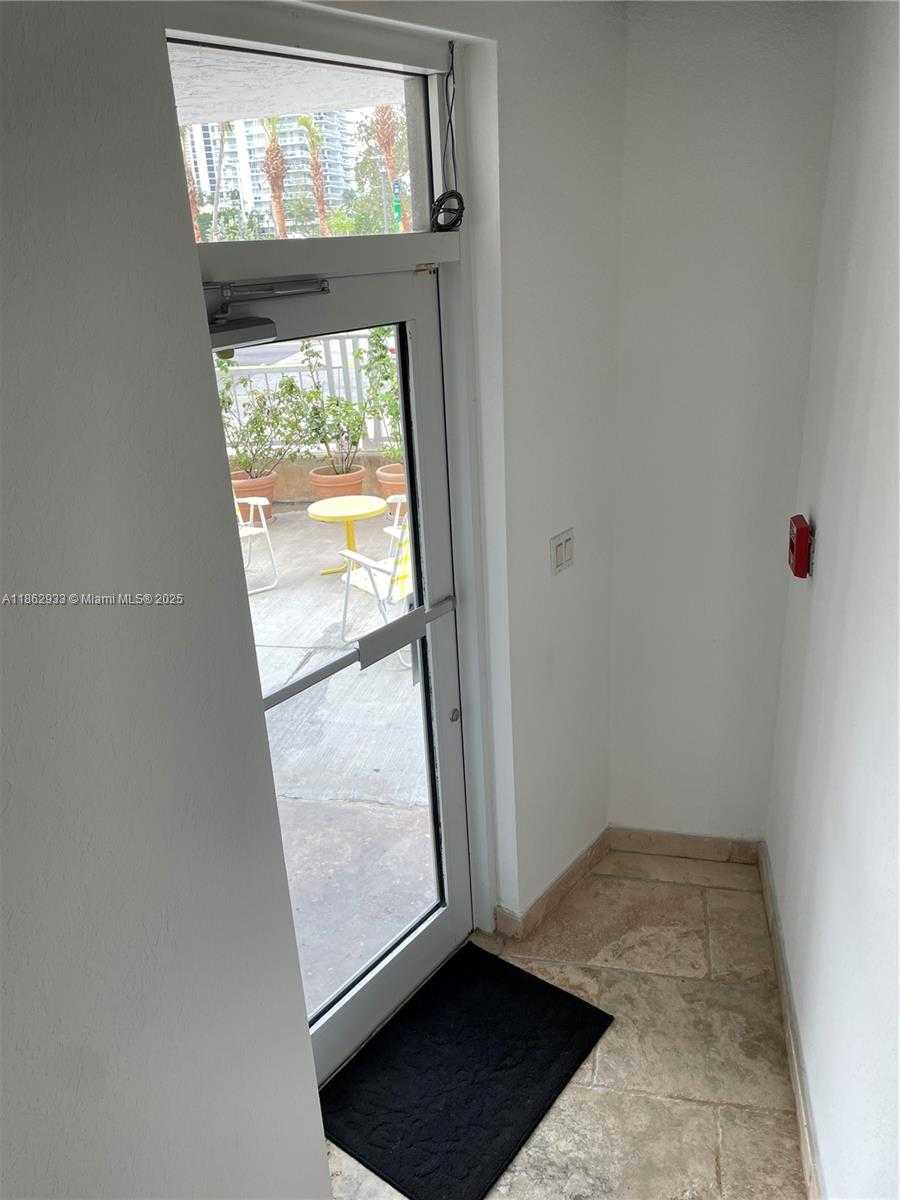 Small Image of 1701 SUNSET HARBOUR DR #201, Miami Beach Number 16