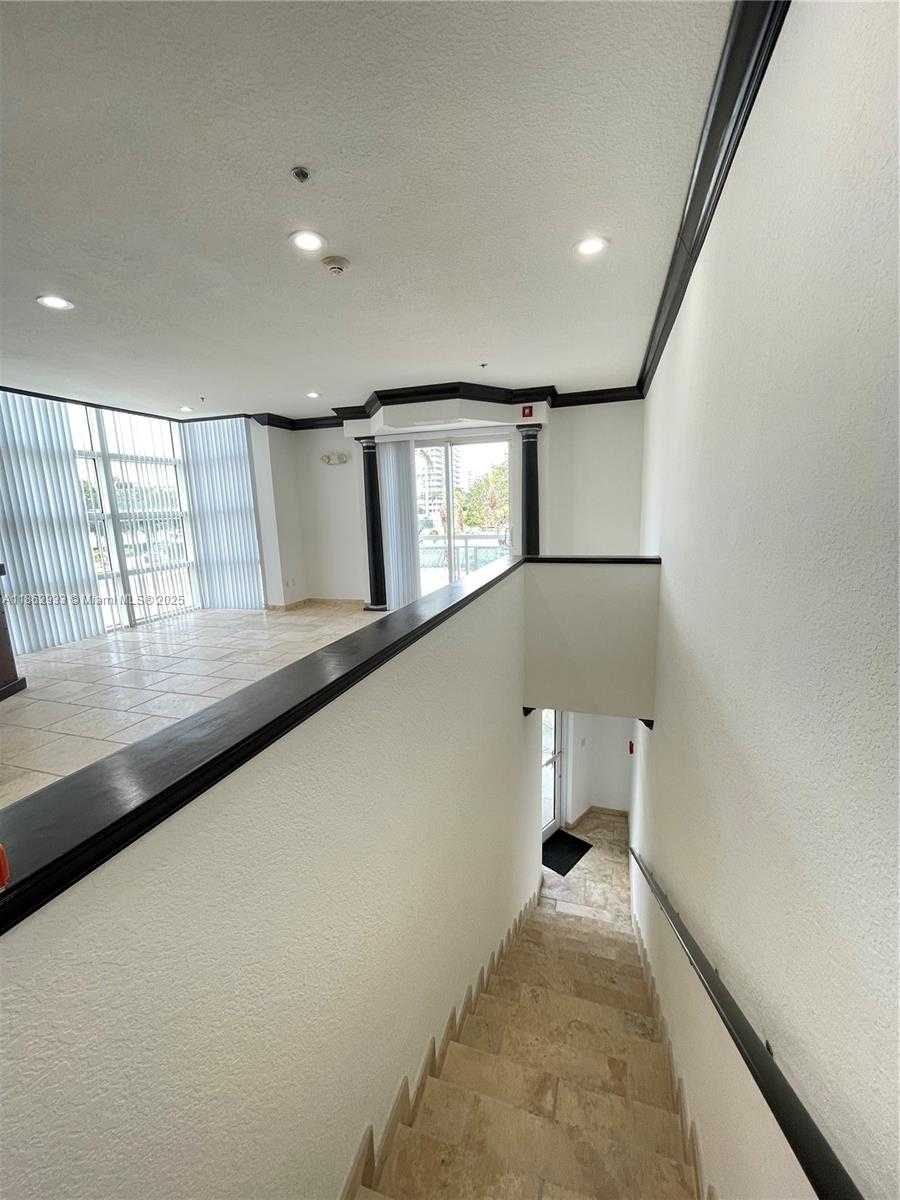 Small Image of 1701 SUNSET HARBOUR DR #201, Miami Beach Number 18