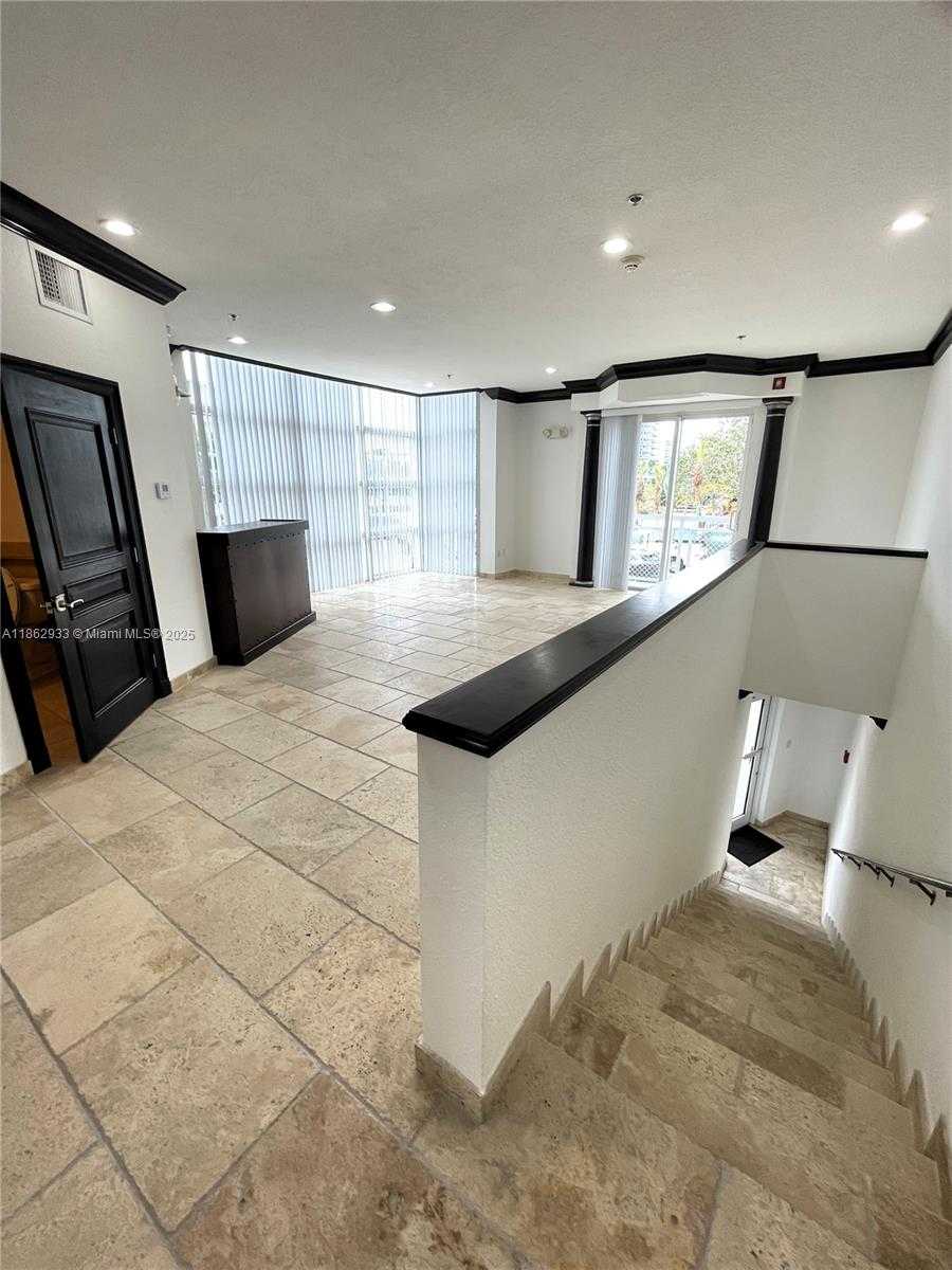 Small Image of 1701 SUNSET HARBOUR DR #201, Miami Beach Number 19