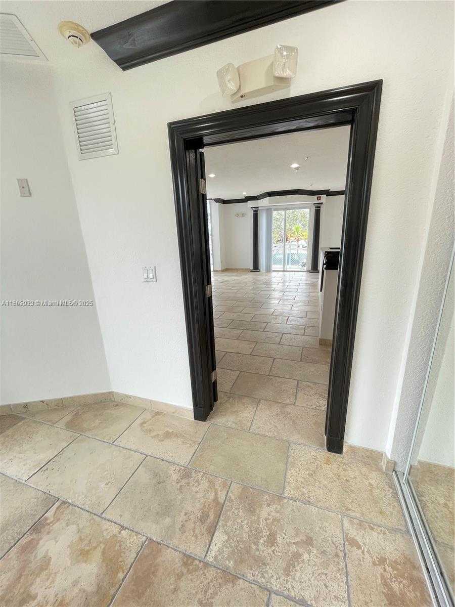 Small Image of 1701 SUNSET HARBOUR DR #201, Miami Beach Number 28