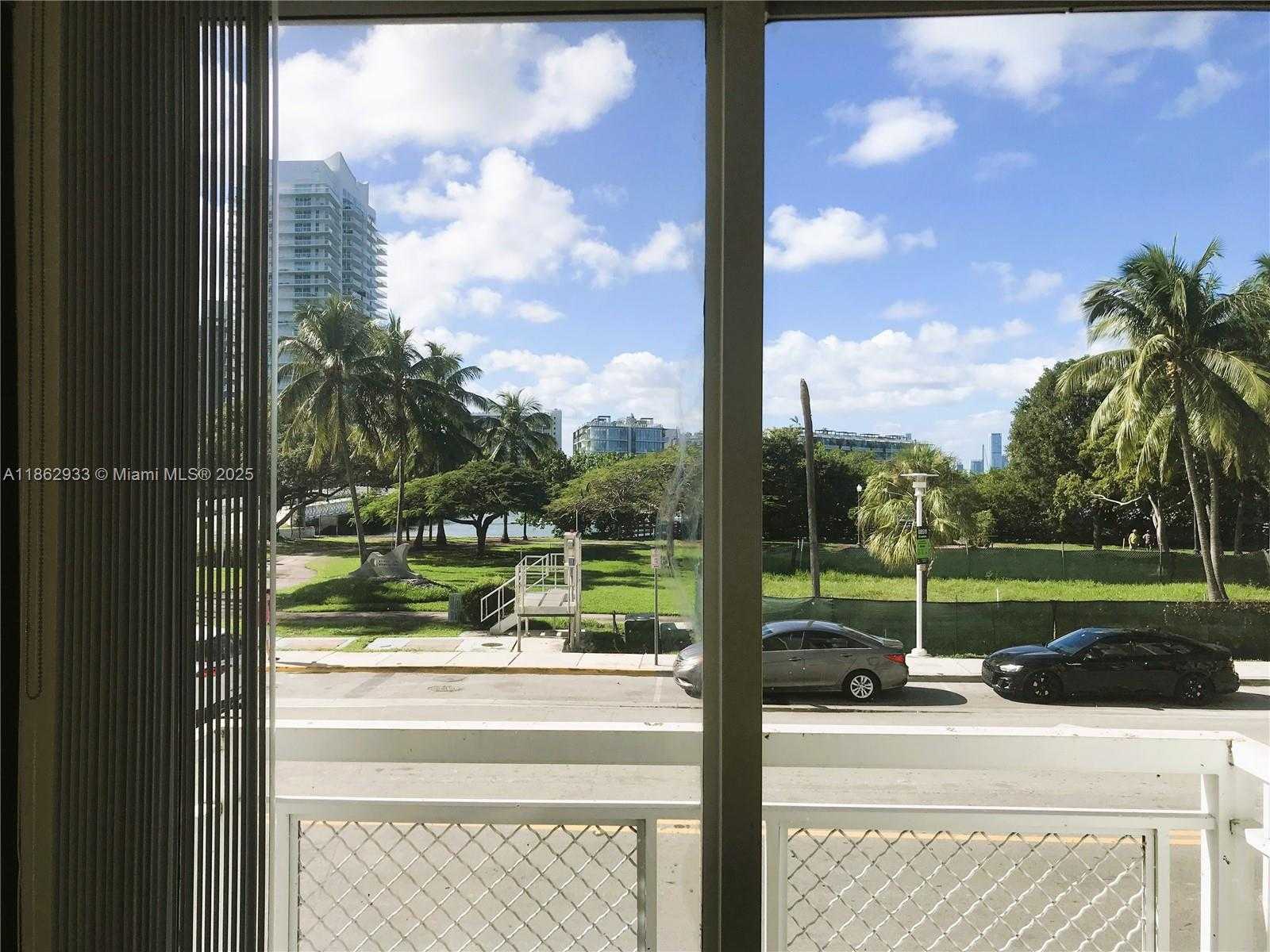 Small Image of 1701 SUNSET HARBOUR DR #201, Miami Beach Number 30